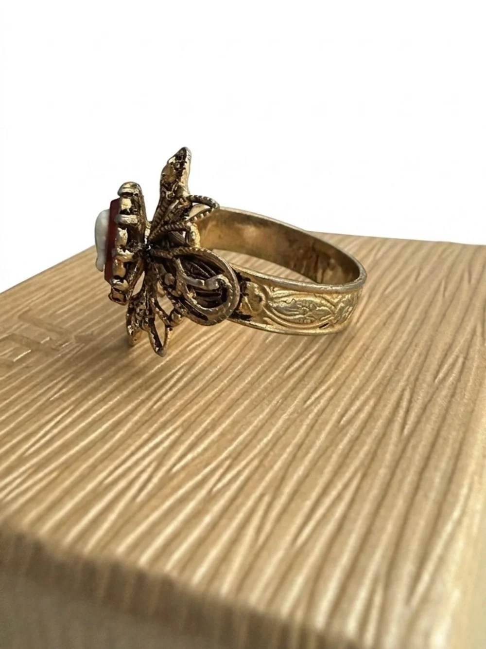 Adjustable Vintage-Style Gold Cameo Ring with Red and White Cameo